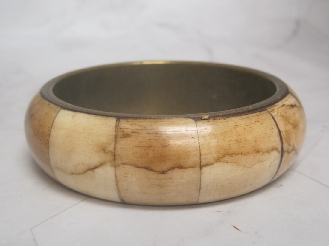 Vintage Stone Inlay Brass Bangle Bracelet: .