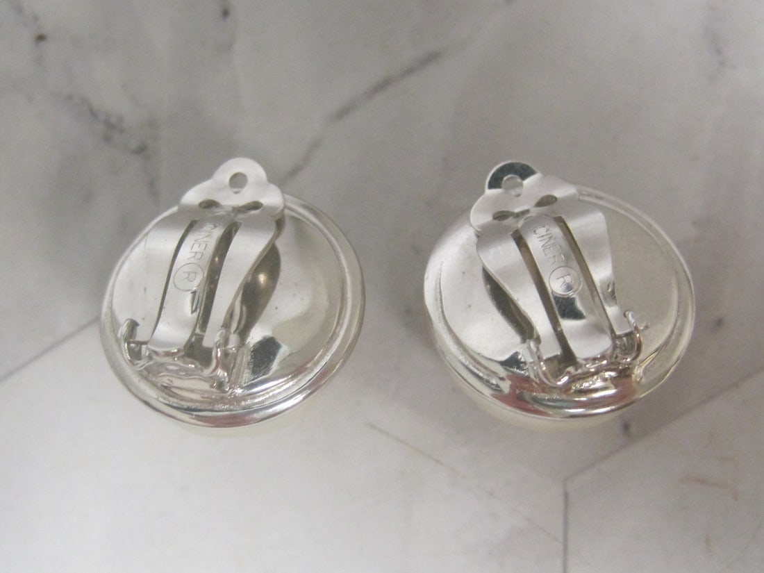 Vintage Ciner Faux Mabe Pearl Clip Earrings - 2