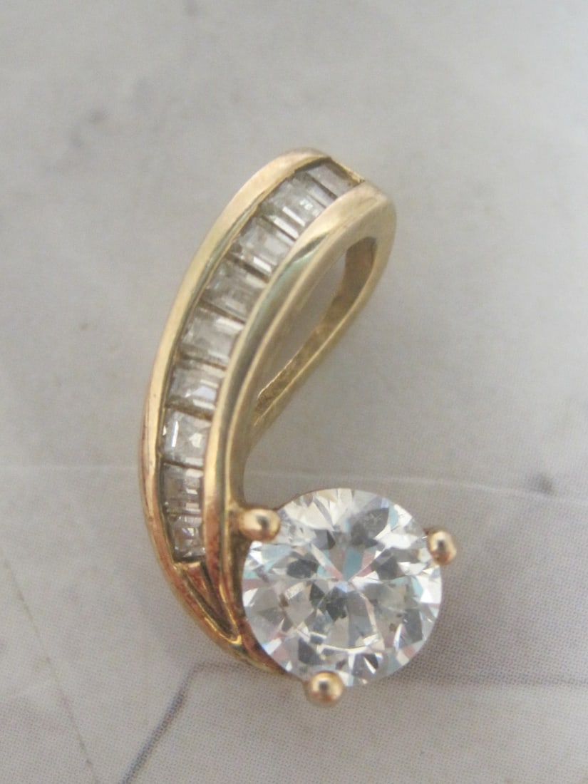 Sterling Silver CZ Pendant: Weighs 1.7 grams