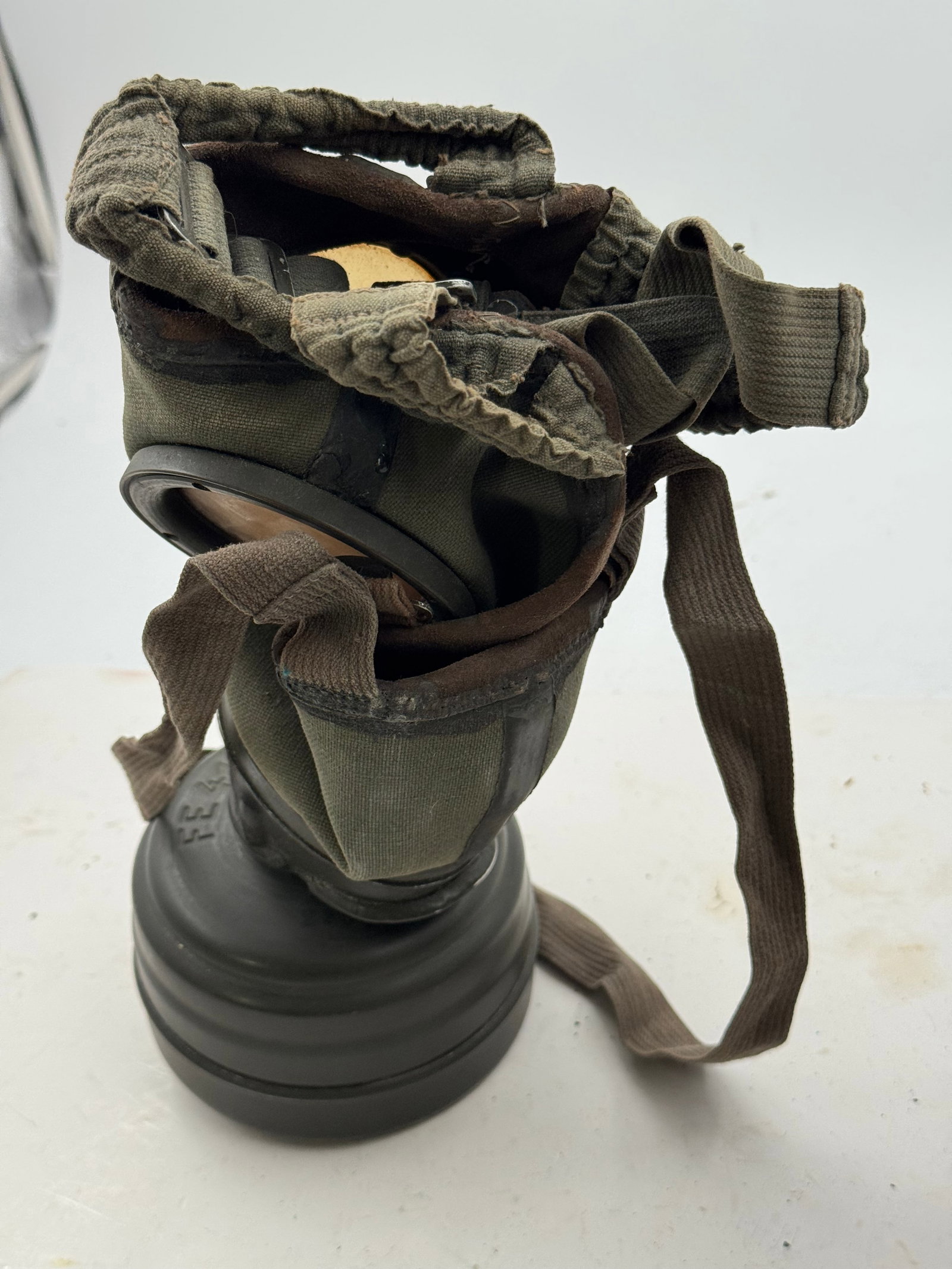 Original German WWII M30 Gas Mask with FE41 Filter & Carry Canister - 4