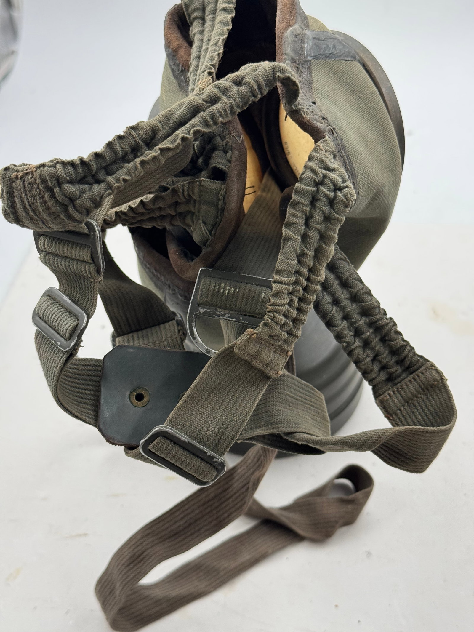 Original German WWII M30 Gas Mask with FE41 Filter & Carry Canister - 7