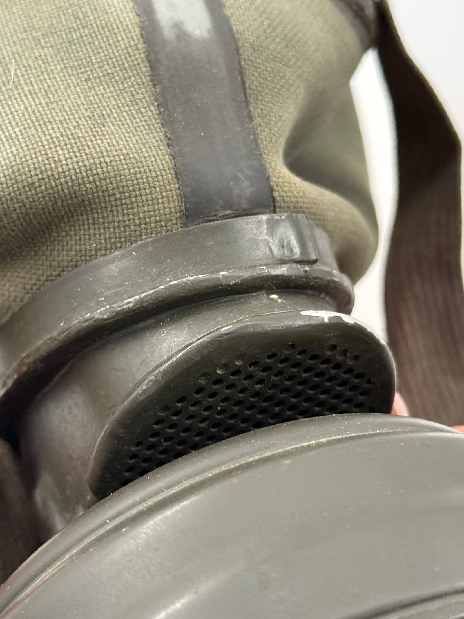 Original German WWII M30 Gas Mask with FE41 Filter & Carry Canister - 8