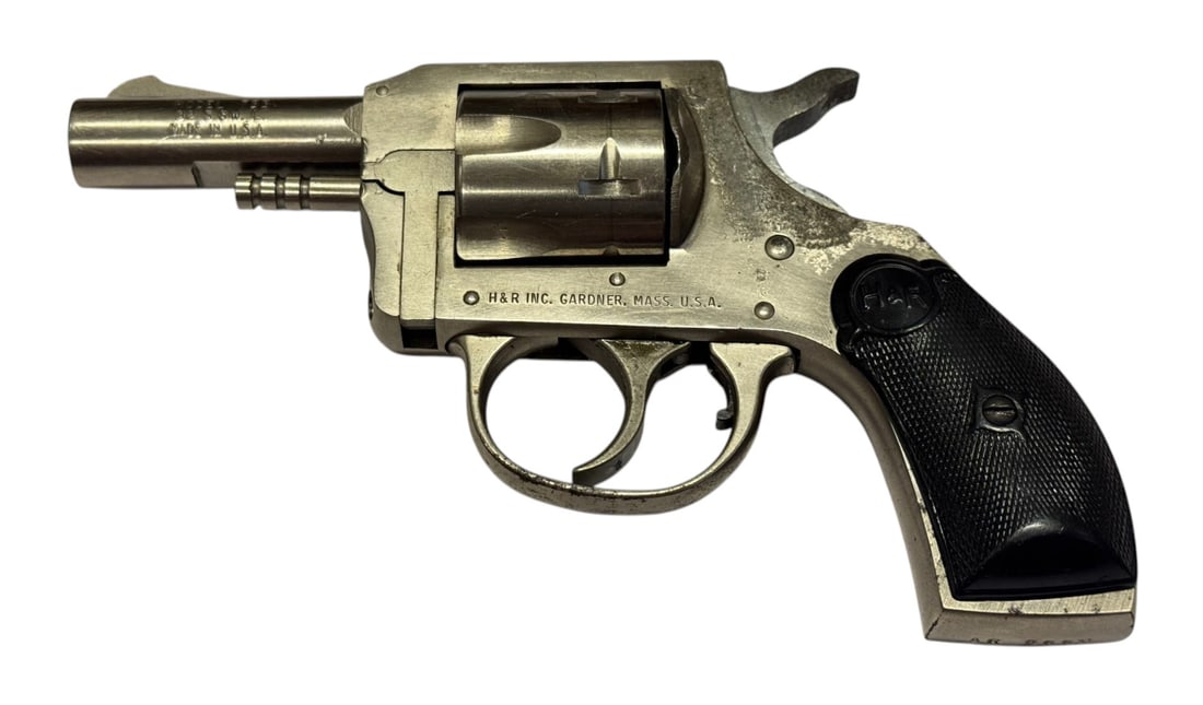 1977 H&R Model 733 Double Action .32 S&W Long Revolver (1 of 9)