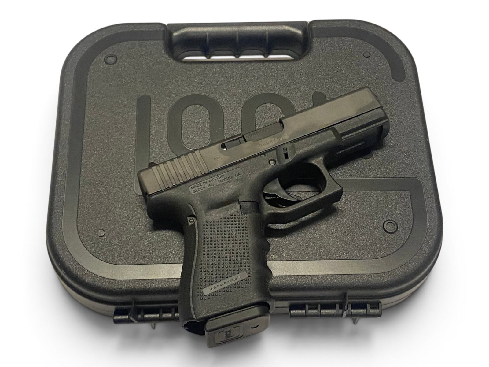 Excellent Austrian Glock 19 Gen 4 Semi-Automatic 9mm Pistol in Case w/ 3 Mags - 2