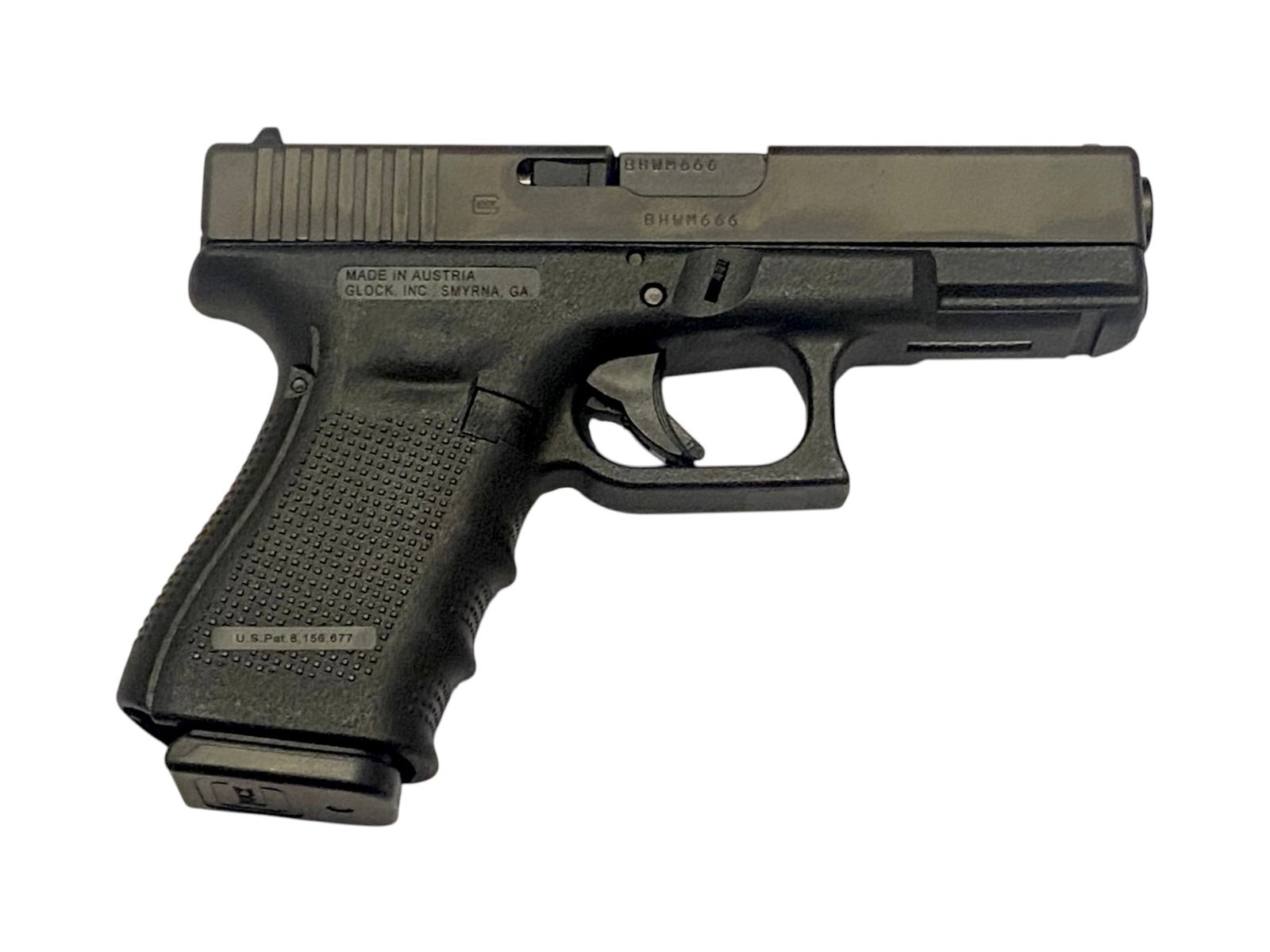 Excellent Austrian Glock 19 Gen 4 Semi-Automatic 9mm Pistol in Case w/ 3 Mags - 4