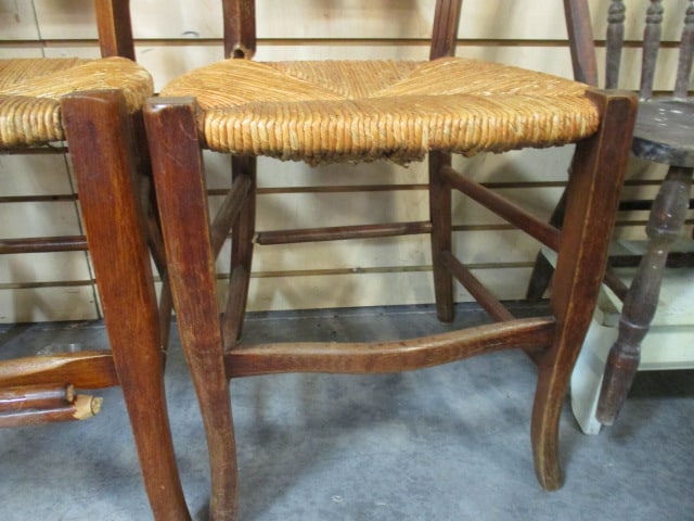 Four Vintage Pineapple Medallion Back Splat Tiger Oak Side Chairs with Rush Seats - 5