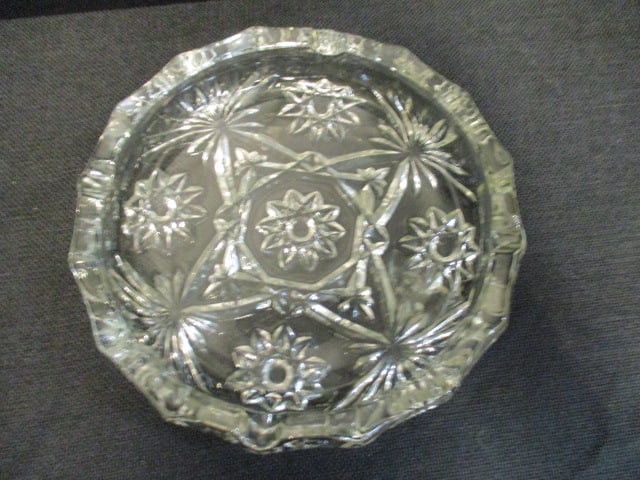 Vintage Large Early American Prescut Star of David Glass Ashtray - 2