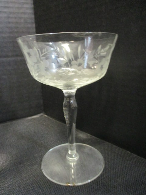 Elegant Glass Etched Crystal Champagnes and Wine Glasses - 3