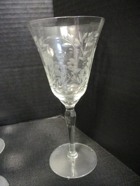 Elegant Glass Etched Crystal Champagnes and Wine Glasses - 5