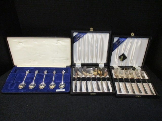 Raimond Sheffield England Silverplated Dessert Fork Set, Grapefruit Spoon Set and (1 of 11)