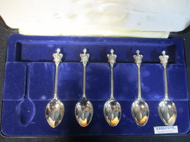 Raimond Sheffield England Silverplated Dessert Fork Set, Grapefruit Spoon Set and - 2