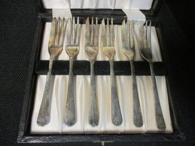 Raimond Sheffield England Silverplated Dessert Fork Set, Grapefruit Spoon Set and - 8