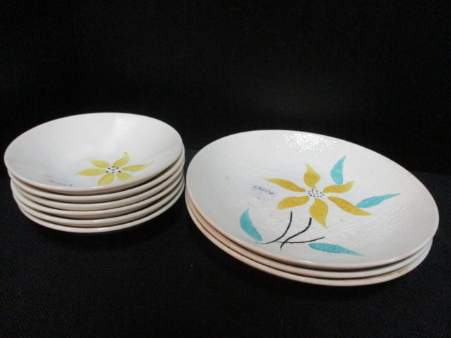 Vintage USA Pottery Plates and Bowls (1 of 5)