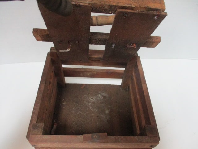 1981 Wooden "Fresh Eggs For Sale" Crate - 2