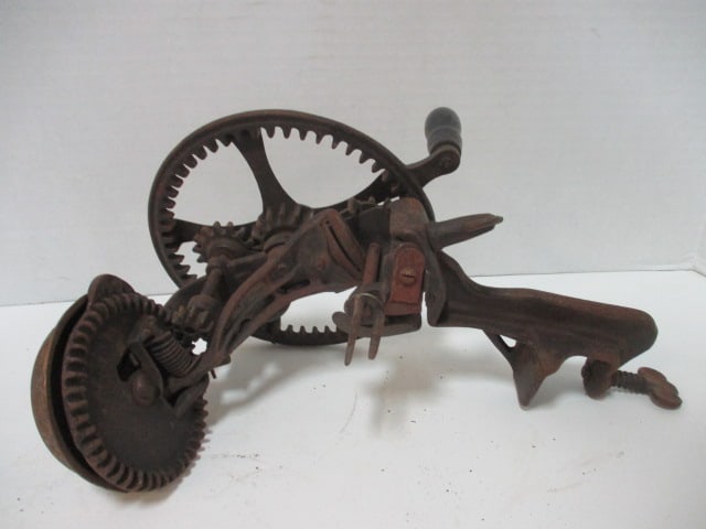Antique The Reading Hardware Co. Cast Metal Clamp On Apple/Fruit Peeler: No. 78