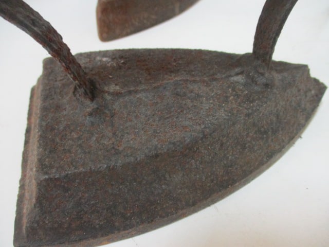 Three Antique No. 5 Cast Iron Sadirons - 3