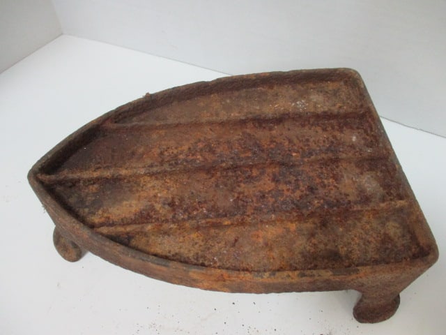 Antique Cast Iron Sadiron and Trivet Stand - 3
