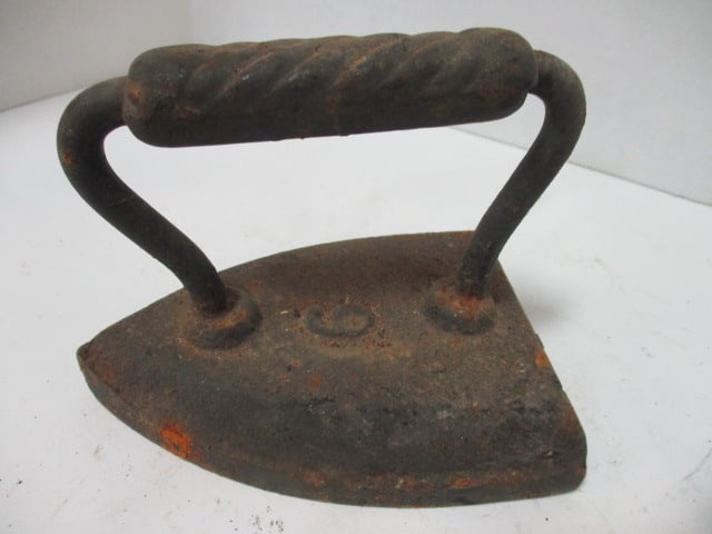 Three Antique No. 6 Cast Iron Sadirons - 4