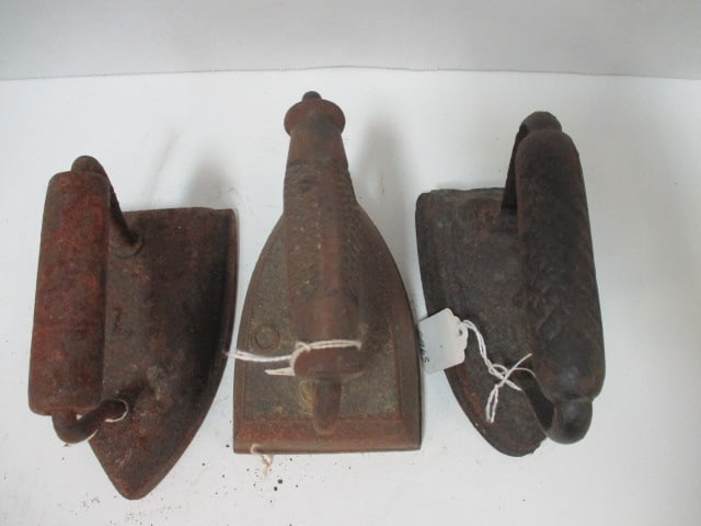 Antique No. 7 and No. 8 Cast Iron Sadirons - 2
