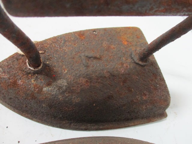 Antique No. 7 and No. 8 Cast Iron Sadirons - 5