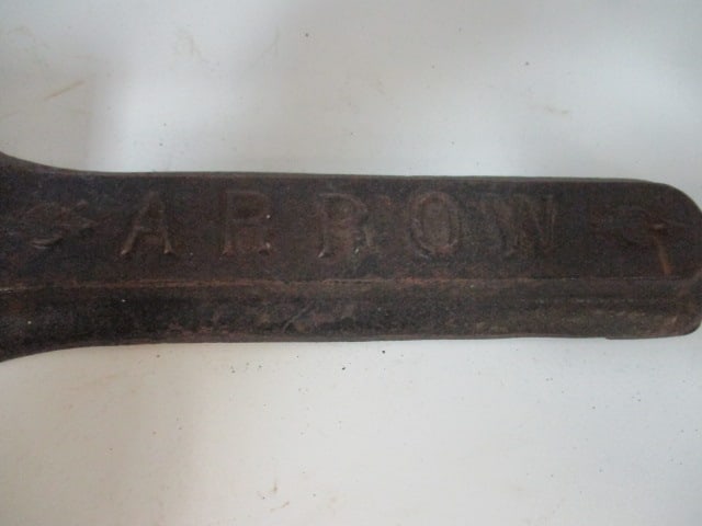 Antique Cupples Co. "Arrow" Cast Metal Countertop Plug Tobacco Cutter - 3