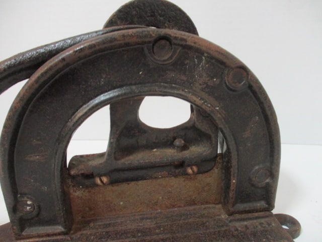 Antique Cupples Co. "Arrow" Cast Metal Countertop Plug Tobacco Cutter - 4