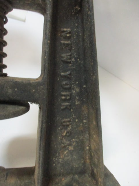 Antique No. 1920 Defiance Button Machine - 4
