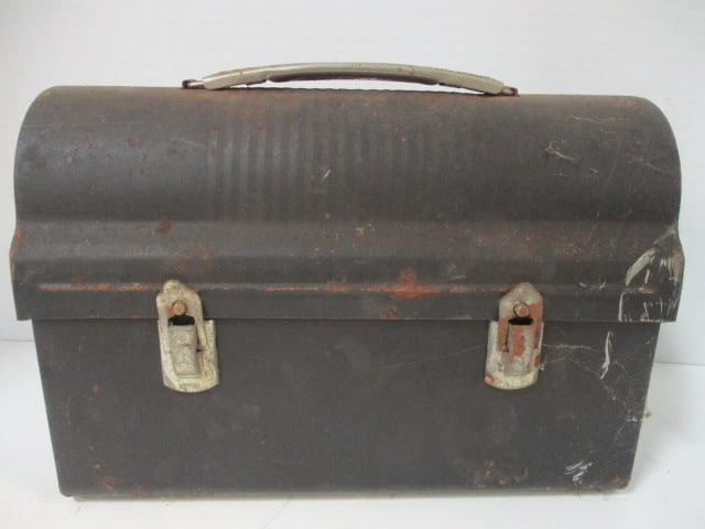 Old Metal Lunch Box: some rust