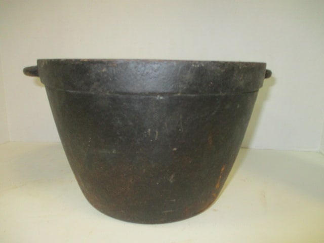 Vintage Cast Iron Pot: 10"dia x 6 1/2"h, two side handles, some rust