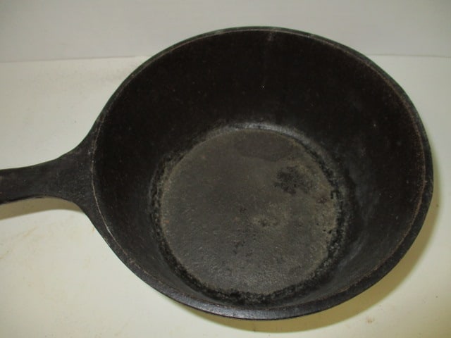 No. 20T Cast Iron Covered Sauce Pan - 3