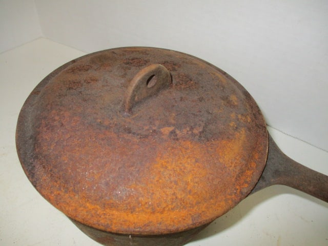 Cast Iron 2 Quart Stew Pot with Lid - 2