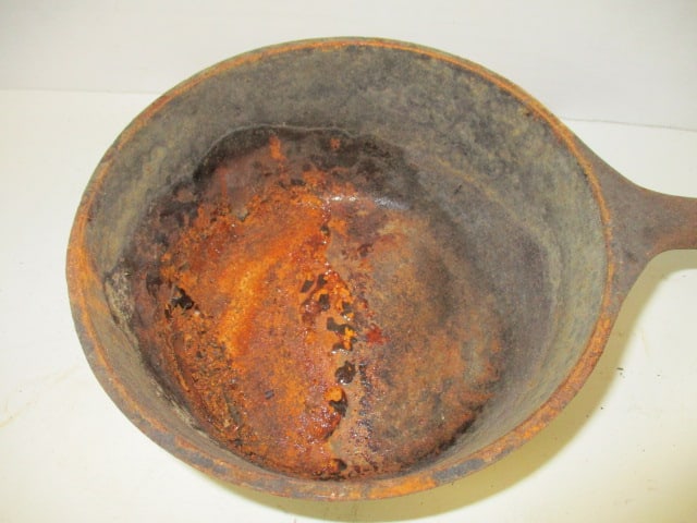 Cast Iron 2 Quart Stew Pot with Lid - 3