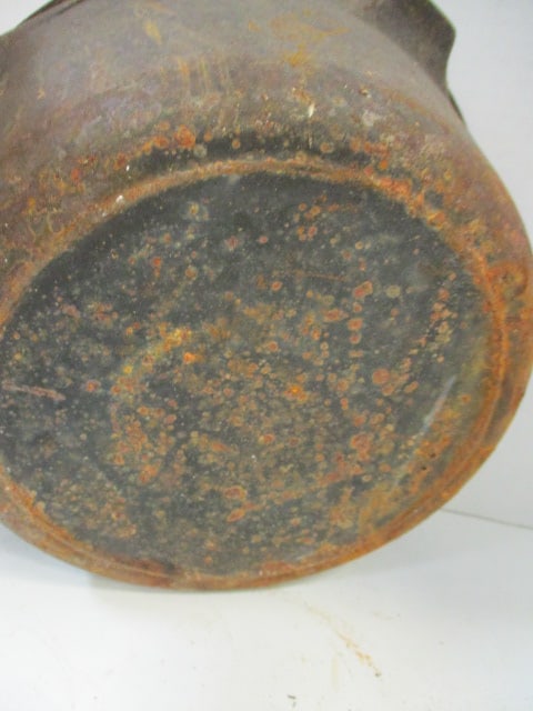 Cast Iron 3 Quart Covered Sauce Pan - 4