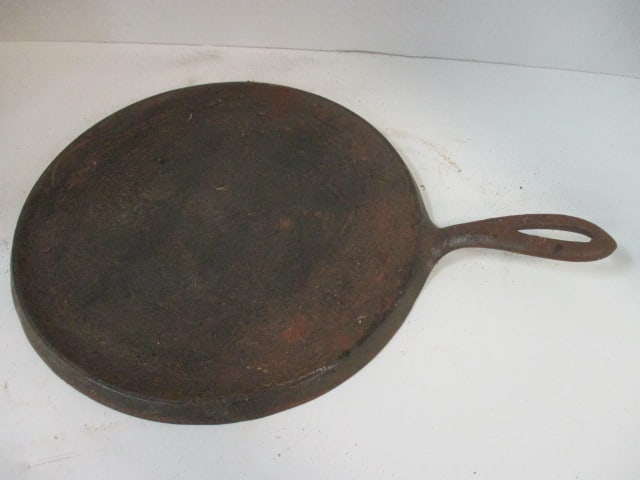 Vintage Slanted Logo Griswold No. 9 Griddle Pan (1 of 4)