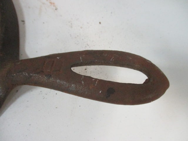 Vintage Slanted Logo Griswold No. 9 Griddle Pan - 2