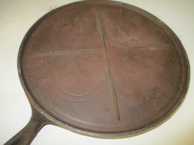 Vintage Slanted Logo Griswold No. 9 Griddle Pan - 3