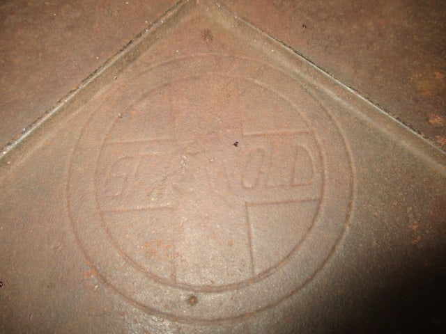 Vintage Slanted Logo Griswold No. 9 Griddle Pan - 4