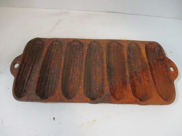 Vintage Wagner Ware Sidney -0- "Krispy Korn Kobs" 7 Stick Cast Iron Cornbread Pan (1 of 3)