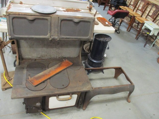 Antique Atlanta Stove Works Cast Iron Wood Burning Stove (1 of 9)