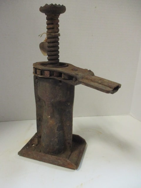 Old Screw Jack: does not have lever handle, Local Pickup