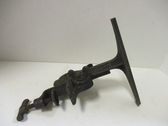 Vintage Smooth Opposing Jaw Bench Clamp: .