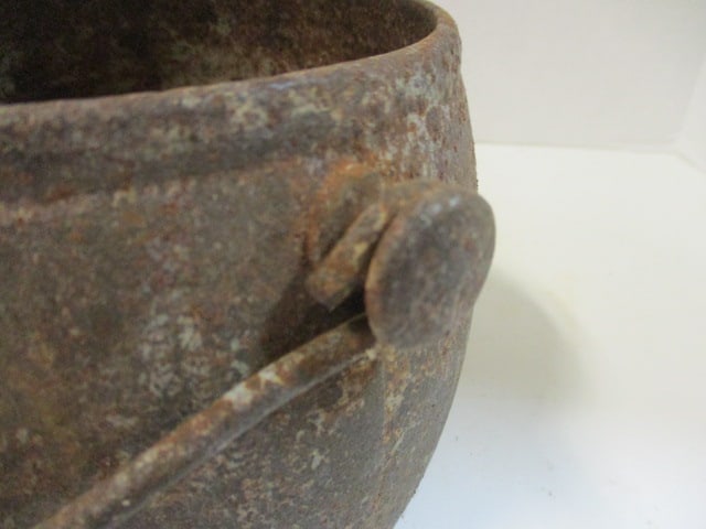 Antique Cast Iron No. 5 Pot with Original Bail Handle with Foundry Mark - 3