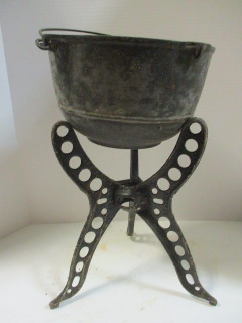 Vintage RIE Cast Iron Camp Kettle and Foster No. 3 Stand (1 of 4)