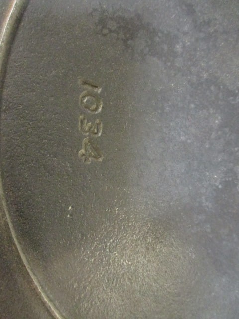 Old Cast Iron No. 8 "Chicken Pan" Fryer - 4