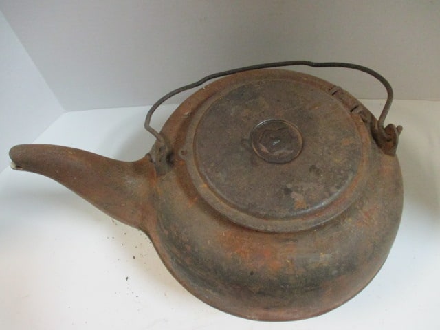 Antique MB & Co. Cast Iron No. 6 Tea Kettle - 2