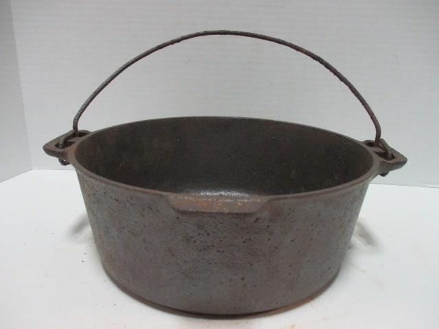Vintage Griswold No. 8 Tite-Top Baster Dutch Oven: Block logo, marked The Griswold Mfg. Co. Cast 8 Iron Tile Top Baster Erie, Pa. USA. 10 1/4"dia x 4"h, has bail handle, Does not have lid, some rust