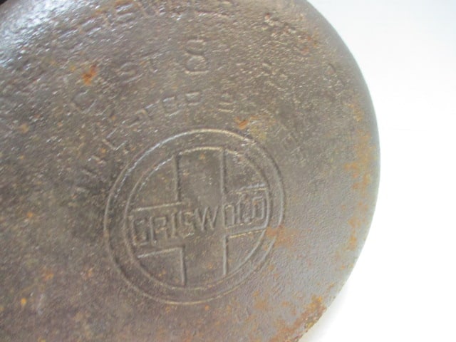 Vintage Griswold No. 8 Tite-Top Baster Dutch Oven - 5