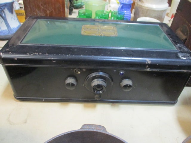 Antique 1947 Atwater Kent Radio Model 55 Table Top Tube Radio (1 of 6)