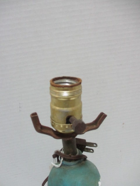 Weathered Sea Captain Handpainted Chalkware Table Lamp - 4
