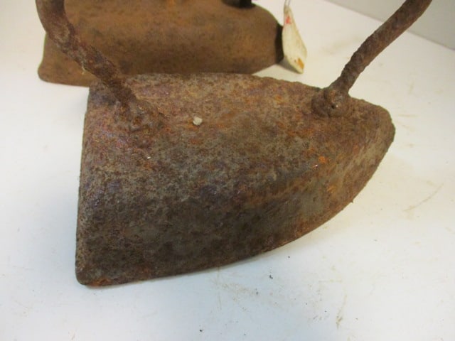 Two Antique No. 6 Cast Iron Sadirons - 2